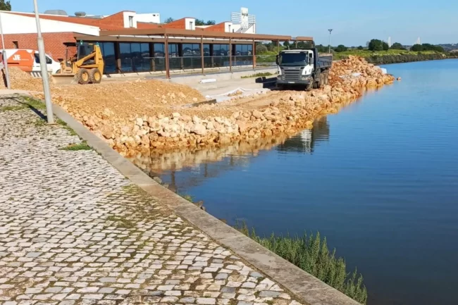 construção muro de suporte CM Portimão