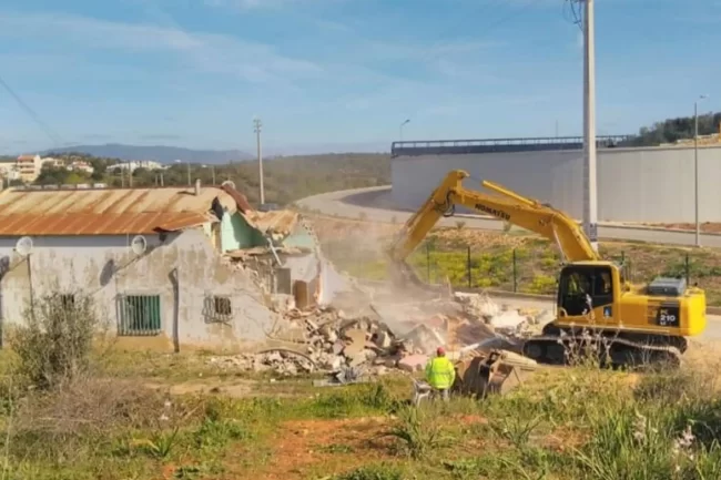 serviço demolição casa